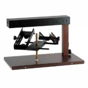 Tradicionalni aparat za raclette - 2 polovici hlebca