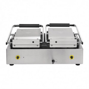 Grill z dvojnim gladkim stikom na levi in rebrastim na desni - Buffalo