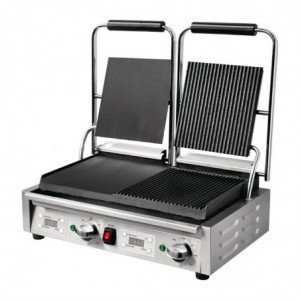 Grill z dvojnim gladkim stikom na levi in rebrastim na desni - Buffalo